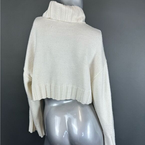 ❌SOLD❌ H&M Divided Cropped Knit Sweater - Picture 5 of 7